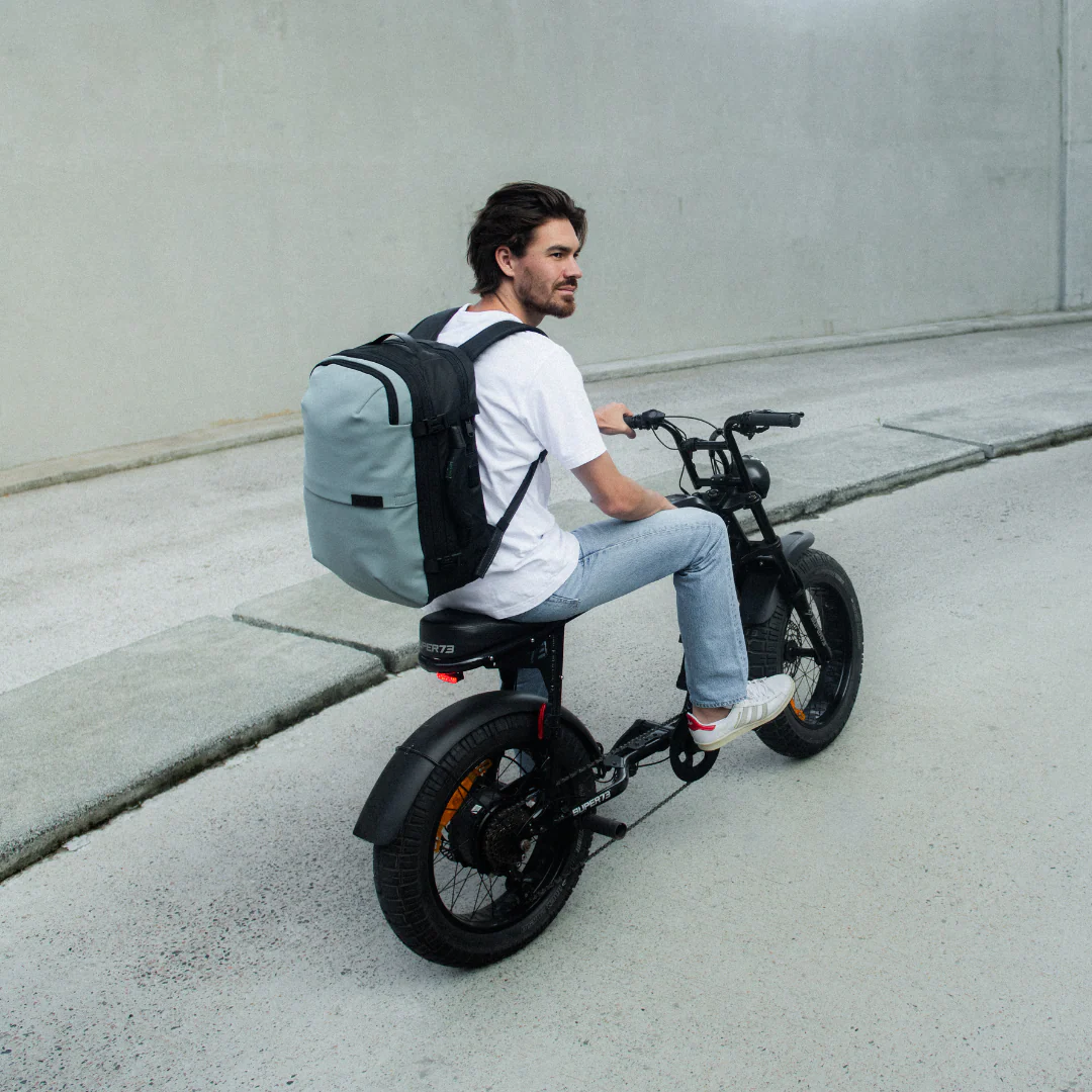 Airback Travel with Integrated Air Pump - Ash Grey